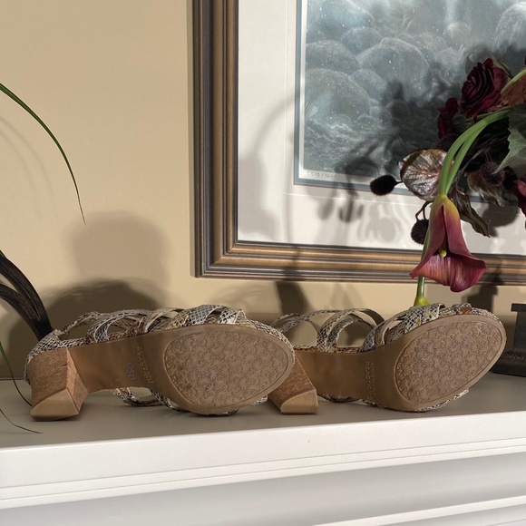 🌻🌻🌻SOLD🌻 COLE STRAPPY HEELS🌻🌻🌻 - Picture 5 of 8